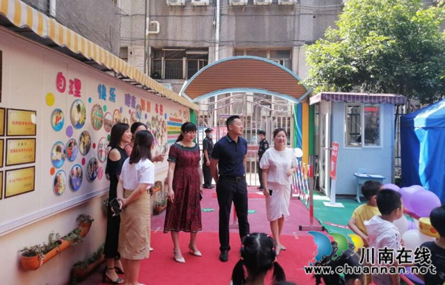 江阳区北城街道对辖区4所学校学生开展“六一”儿童节慰问活动(图1) 江阳区北城街道对辖区4所学校学生开展“六一”儿童节慰问活动(图1)