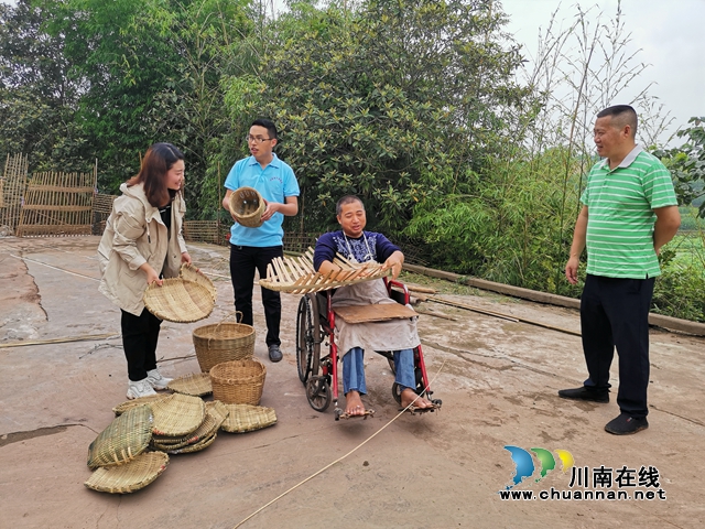 泸县太伏镇：玩抖音开网店种养新奇特 驻村工作队讲好伏龙村富农脱贫故事(图2)