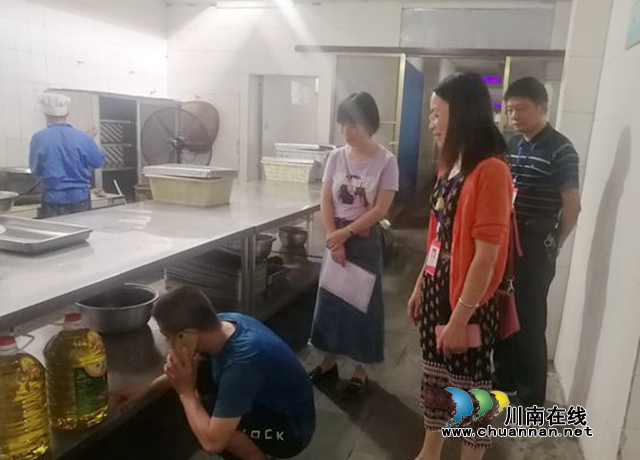 叙永县教体局检查叙永一中疫情防控和食品安全工作(图1)