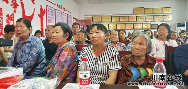 泸县海潮镇：健康服务满家园 关心关爱暖民心(图2)