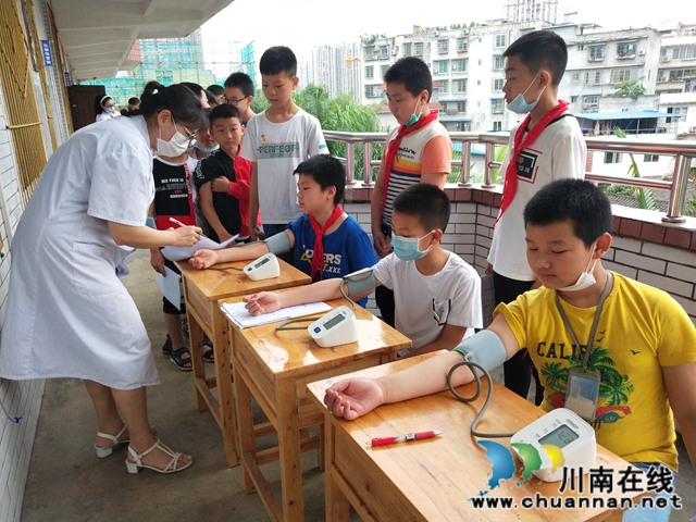 叙永县东大街小学全体学生享受国家免费健康检查(图2)