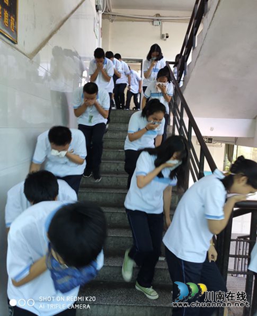叙永一中开展疫情下防火应急疏散演练(图2)