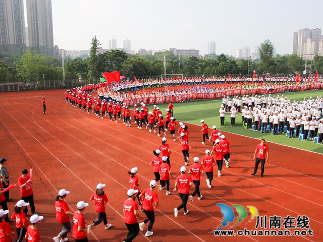 泸州十二中举行中考誓师大会(图1)