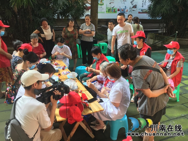 龙马潭区小市街道合道街社区：悠悠粽叶香，浓浓端午情(图2)