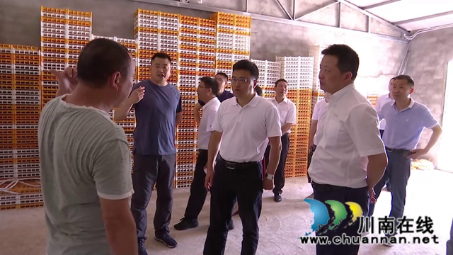 四川省总工会到合江县送清凉(图3)