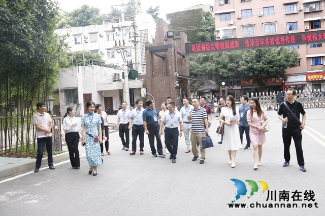 合江中学喜迎省级文明校园复检验收(图1)