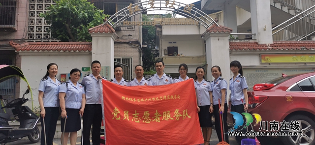 龙马潭:粽叶飘香沁人心 税务干部送温暖(图3) 龙马潭:粽叶飘香沁人心 税务干部送温暖(图3)