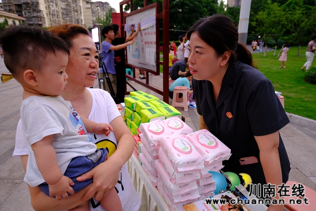 泸州：最是人间烟火气 法治“地摊”暖人心(图4)