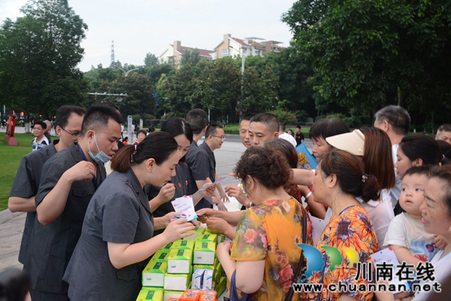 泸州：最是人间烟火气 法治“地摊”暖人心(图7)