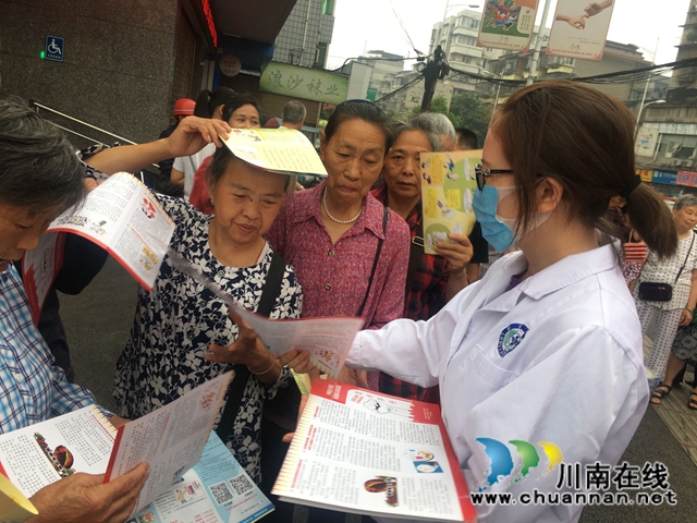 龙马潭区罗汉街道街道开展“守住钱袋子 护好幸福家”防范非法集资宣传活动(图1)