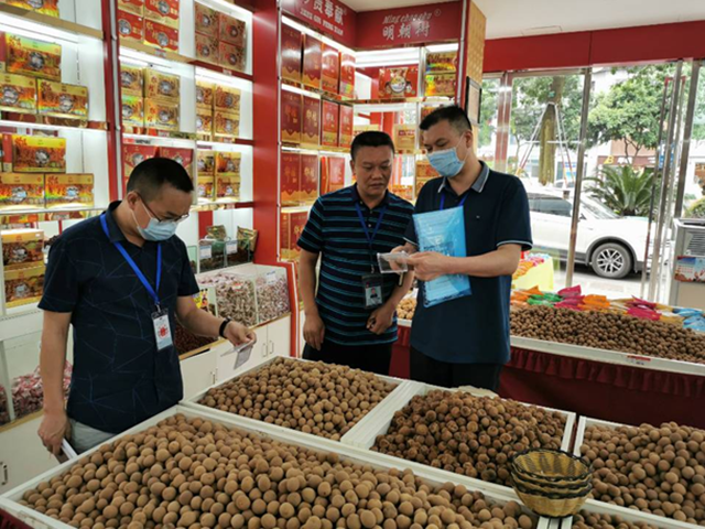 泸州：把食品经营安全风险隐患遏制在源头(图2)