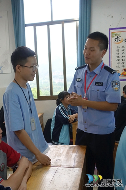 再启航！警盾走进利城高中送安防宣讲(图2)