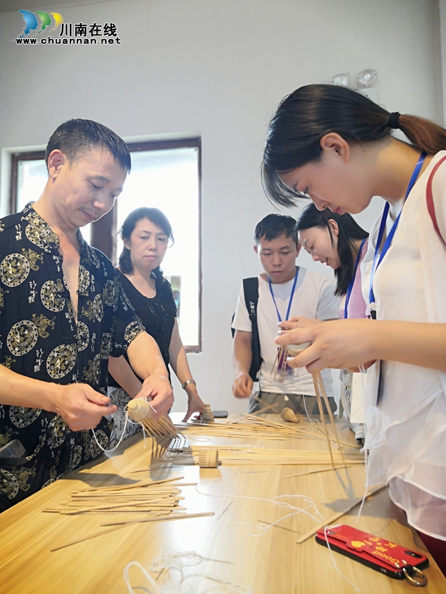 自己亲手包黄粑、做油纸伞、调制国窖1573，爽不爽？(图9)