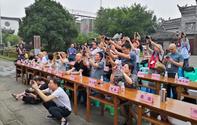 【聚焦】泸州白酒文化“巡香之旅”启航┃“大兵团作战”寻找“影”酒艺术封面大片 （009期）(图5)