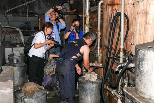 【聚焦】泸州白酒文化“巡香之旅”启航┃“大兵团作战”寻找“影”酒艺术封面大片 （009期）(图6)
