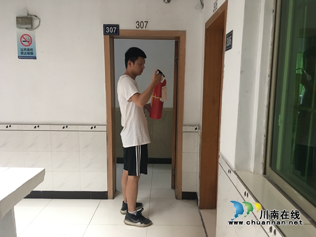 江阳区北城街道城垣社区开展端午节前安全大检查(图1)