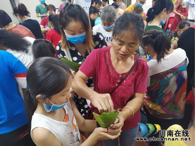 粽香飘爱意 感恩永流传!龙马潭区红星街道新民社区开展“我们的节日·端午节”亲子活动(图3) 粽香飘爱意 感恩永流传!龙马潭区红星街道新民社区开展“我们的节日·端午节”亲子活动(图3)