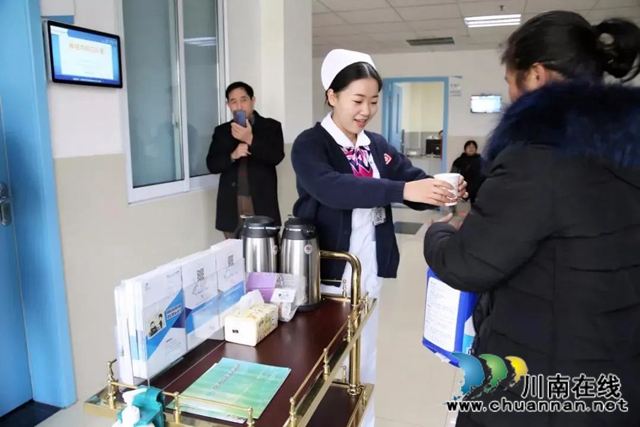 来泸州市人民医院看病赶车不要钱！专车接送！安排得巴巴适适！(图2)