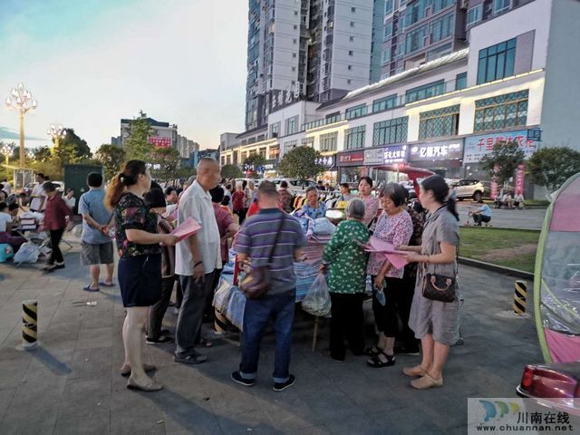 玉蟾街道铁路护守队开展爱路护路宣传教育活动(图3) 玉蟾街道铁路护守队开展爱路护路宣传教育活动(图3)