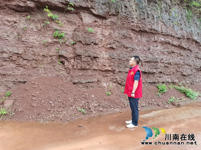 泸县太伏镇：21支红色队伍巡查一线 筑起汛期安全墙(图1)