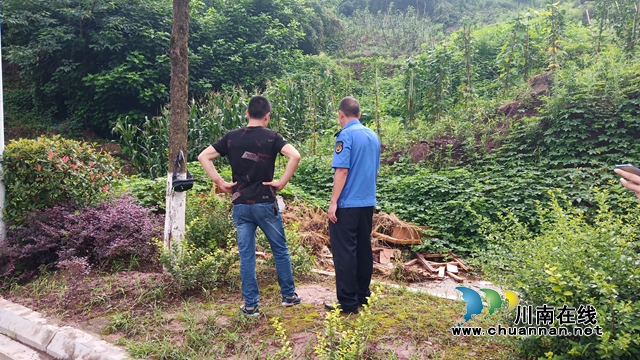 江阳区茜草街道沙坪社区开展环境卫生巡夯实巩文工作(图2)