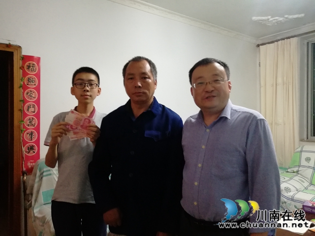 龙马潭区红星街道人大工委组织代表圆梦选民“微心愿”(图1)