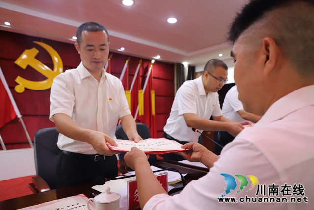 朱海斌组织召开泸县玉蟾街道农村党员岗位之星表扬大会(图5)