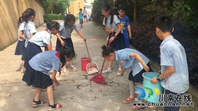 泸师附小城西学校开展“劳动最美”实践活动(图2) 泸师附小城西学校开展“劳动最美”实践活动(图2)