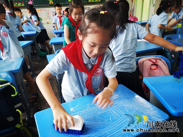 泸师附小城西学校开展“劳动最美”实践活动(图1) 泸师附小城西学校开展“劳动最美”实践活动(图1)