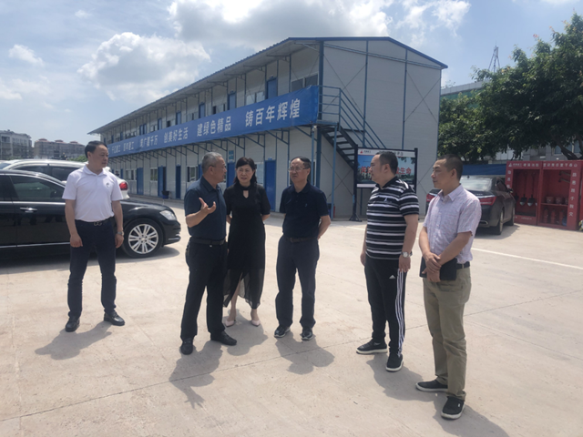 市人大调研医药企业，市场监管局陪同并汇报重点企业联系情况(图1)