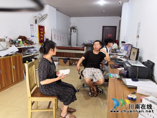 龙马潭区小市街道：人大代表深入社区访民情 助力企业解难题(图2)