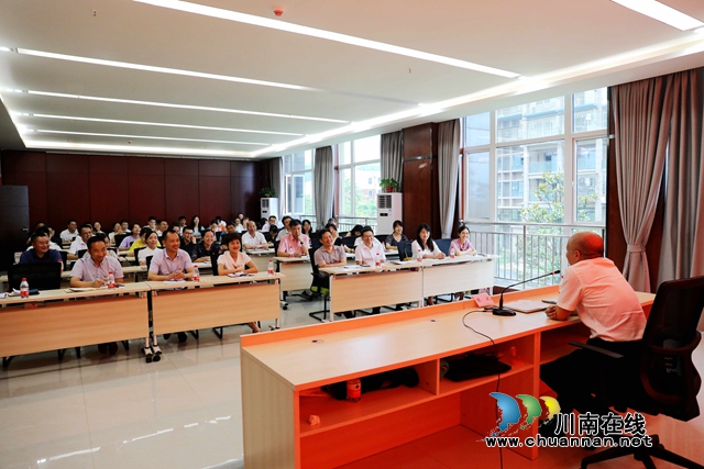 泸州龙马潭：立足岗位做表率，我为党旗添光彩！(图4)