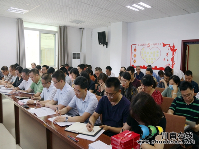 龙马潭区教育和体育局召开2020年初三学业水平考试考务工作会(图2)