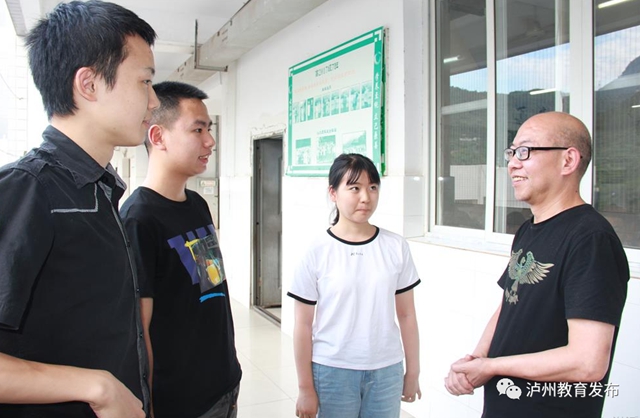 “网红”老师李建兵——山区孩子前行的掌灯人(图3)