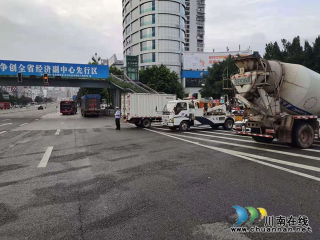 泸州公安交警三大队：全警上路护畅安(图2)