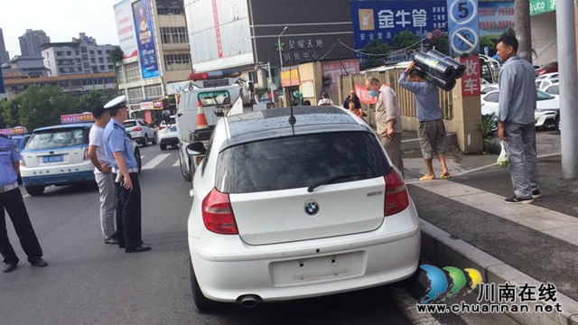 泸州公安交警三大队：全警上路护畅安(图3)