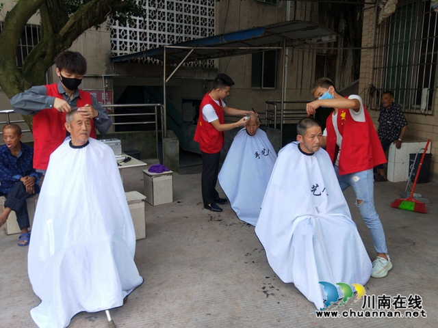 泸县玉蟾街道到敬老院开展志愿服务活动(图1)