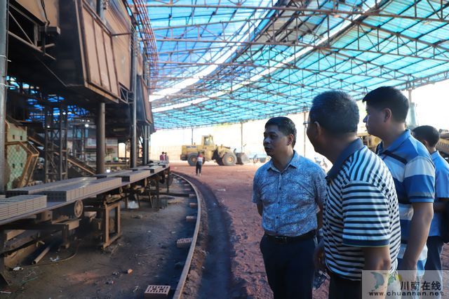 玉蟾街道开展“党政同责、一岗双责”包联重点企业安全生产检查(图3)