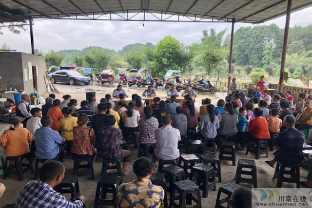 合江县白米镇法律顾问普法下乡 “坝坝讲堂”其乐融融(图1)