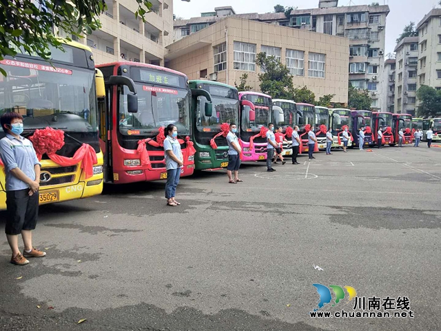 泸州：高考期间公交线路加密，定制公交服务高考考生(图3)