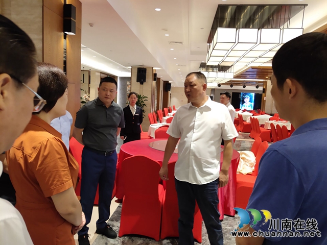 合江县委书记李仁军带队开展高考考生食宿酒店安全检查(图1)