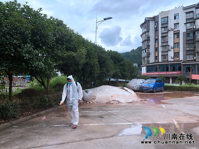 合江消防赴福宝救灾清淤：泥巴裹满双腿，汗水湿透衣背！(图7)