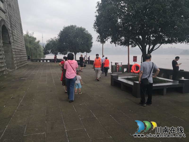 江阳区东门口社区积极开展防汛工作(图1)