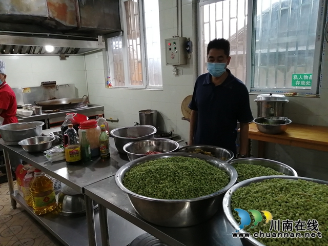 泸县云龙镇扎实开展学校安全隐患大排查、大整治(图2)