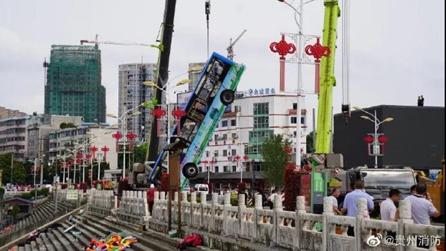 关于贵州安顺公交车坠湖事件，记者了解到这些最新情况！(图2)