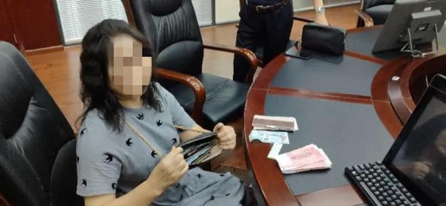 泸州一女子开豪车揣巨款 被江阳法院执行干警当场“拿下”！(图3)
