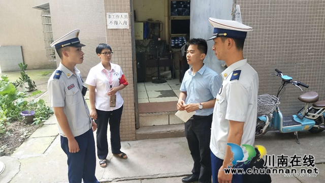 内江经开区靖民镇双雁社区开展消防安全检查，筑牢安全“防火墙”(图1)