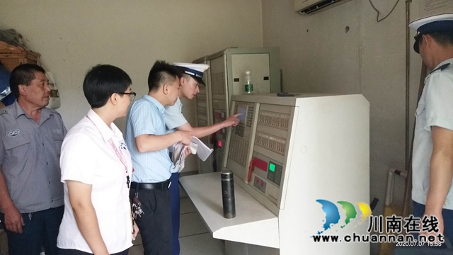 内江经开区靖民镇双雁社区开展消防安全检查，筑牢安全“防火墙”(图2)