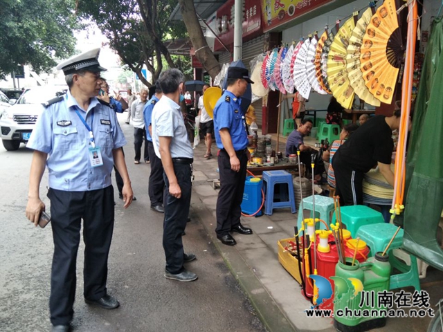 泸县云龙镇开展场镇综合整治行动(图1)