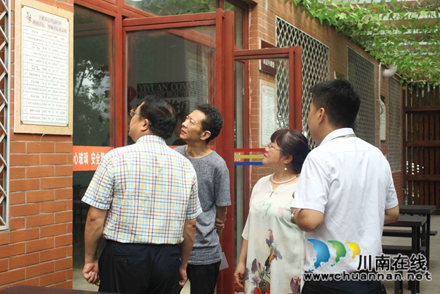 泸州市政协到泸县玉蟾街道视察综合文化站工作(图1)